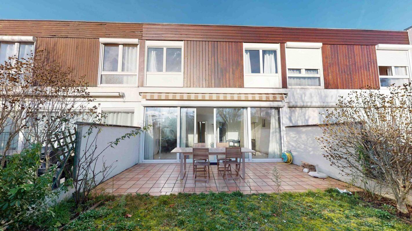 5 pièces 107 m² · à Cergy · 107 m² · 524 €