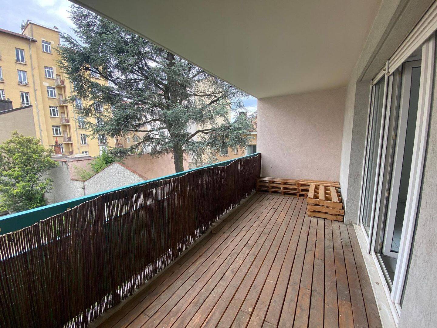 Appartement 4 pièces 100 m² · à Lyon 8ème Arrondissement · 100,4 m² · 1 520 €/mois