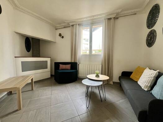 Appartement à louer 920 € 2 pièces 1 chambre 39,1 m² RDC/2 Blanches-Pierrats-Tonkin Houilles 78800