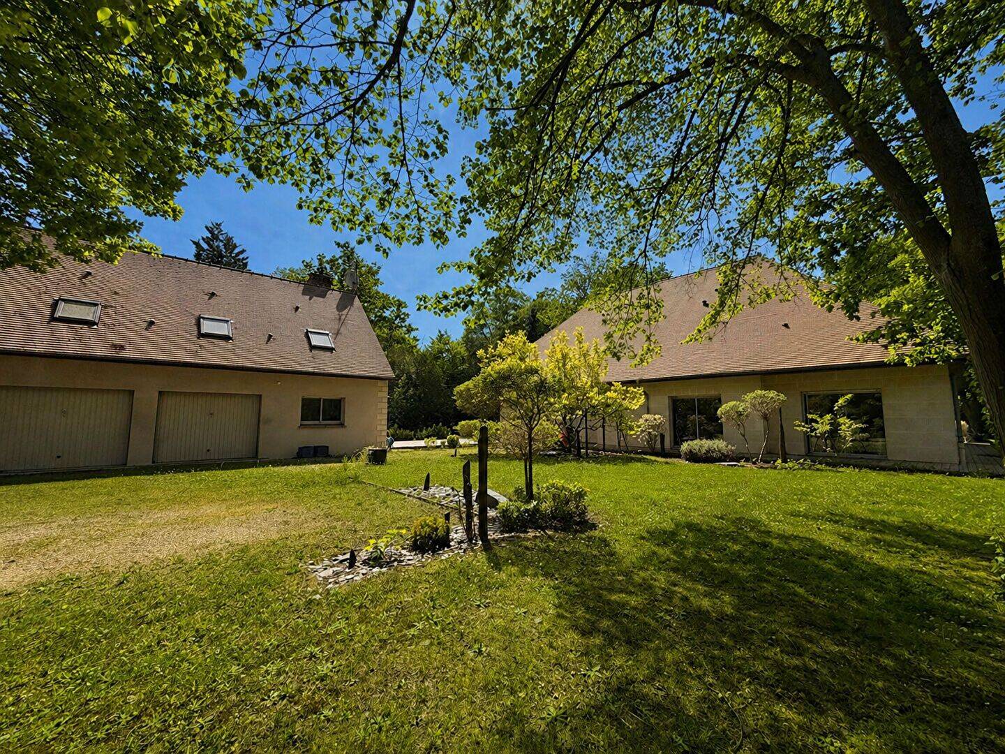 Maison 10 pièces 410 m² · à Lamorlaye · 410 m² · 1 499 000 €