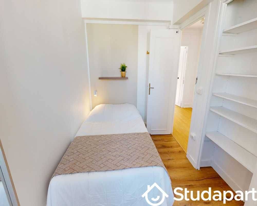 1 pièce 10 m² · à Paris 17ème Arrondissement · 10 m² · 1 140 €
