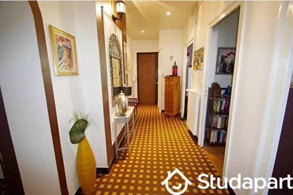 1 pièce 14 m² · à Lyon 8ème Arrondissement · 14 m² · 640 €