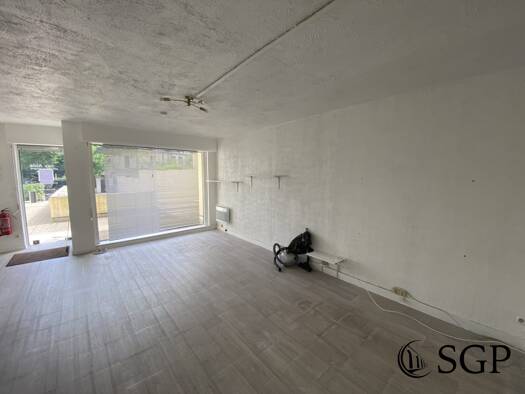 Local d'activités à louer 790 € 27 m² d'espace de stockage Poincare Garches 92380