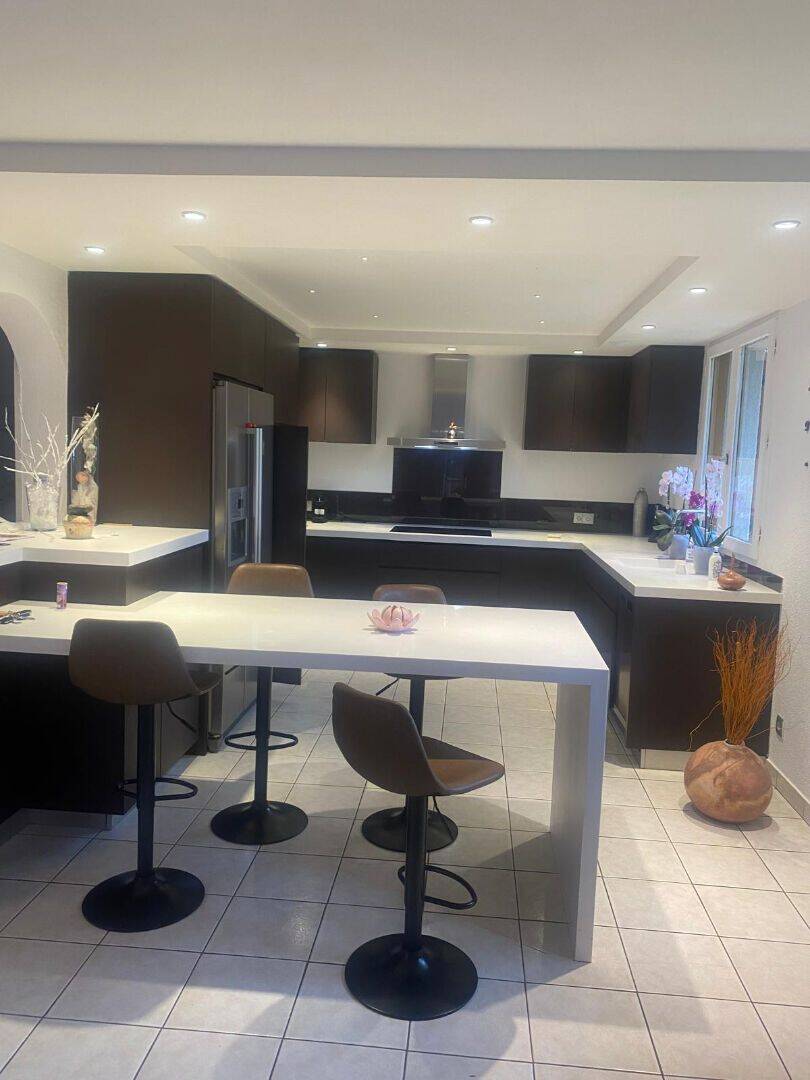 Maison 5 pièces 135 m² · à Villers-le-Lac · 135 m² · 2 200 €