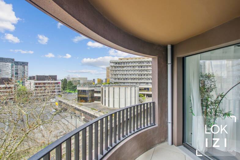 Appartement à louer 1 970 € 5 pièces 4 chambres 94 m² Étage 5/8 Bobigny 93000