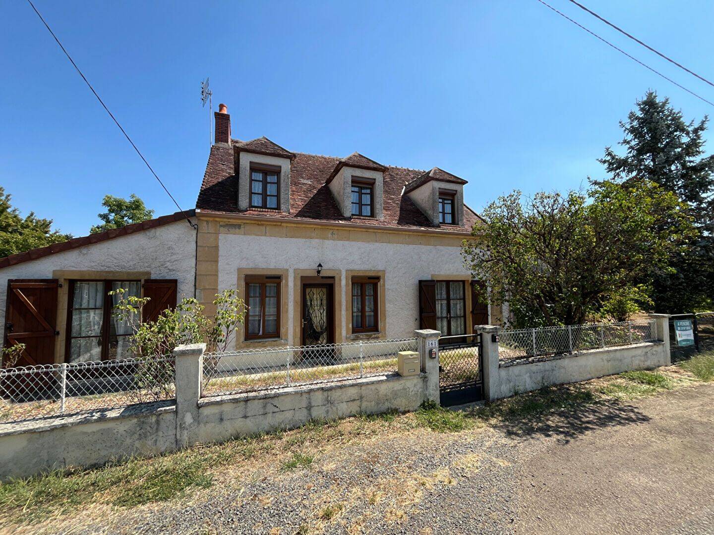 Maison 7 pièces 136 m² · à Prémery · 135,7 m² · 120 000 €