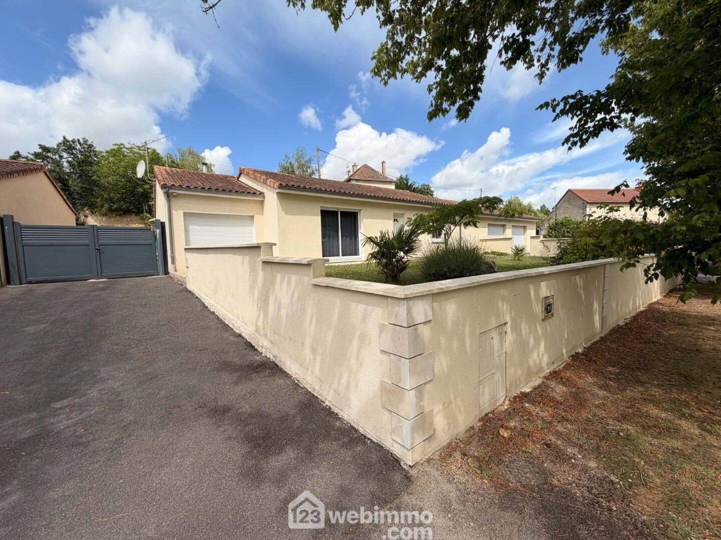 Maison 5 pièces 145 m² · à Dangé-Saint-Romain · 145 m² · 199 900 €
