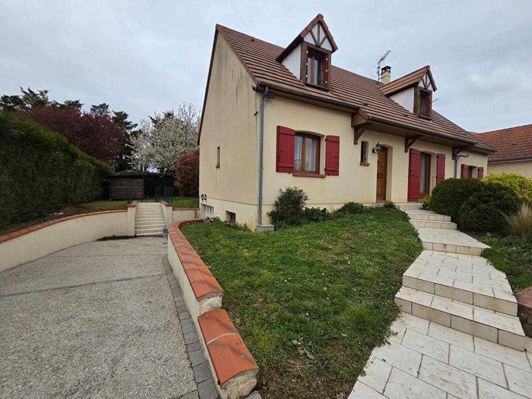 Maison 7 pièces 167 m² · à Toury · 167 m² · 273 000 €