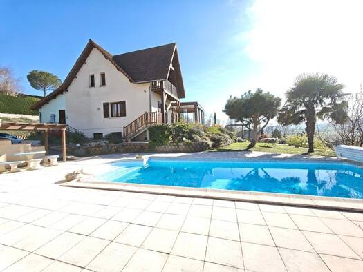 Maison à vendre 545 000 € 6 pièces 4 chambres 165 m² Zone Rte de Clermont-avenue de la Gare Cournon-d'Auvergne 63800