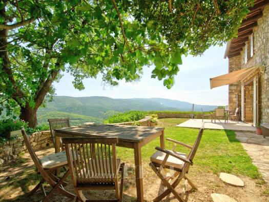 Maison à vendre 675 000 € 6 pièces 4 chambres 136 m² 930 m² de terrain Montjustin 04110