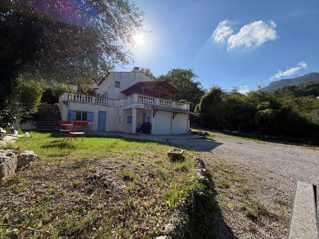 Maison 6 pièces 333 m² · à Saint-Jeannet · 333 m² · 550 000 €