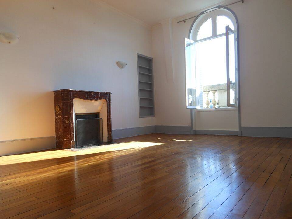 Appartement 7 pièces 194 m² · à Saumur · 194 m² · 1 170 €/mois