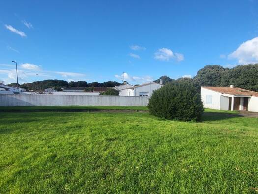 Terrain constructible viabilisé à vendre 700 000 € 701 m² de terrain Rivedoux-Plage 17940