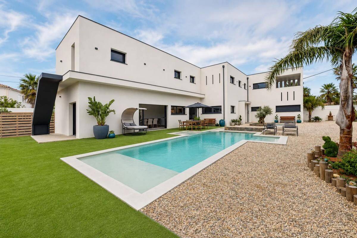 Maison 11 pièces 505 m² · à Pia · 505 m² · 998 000 €