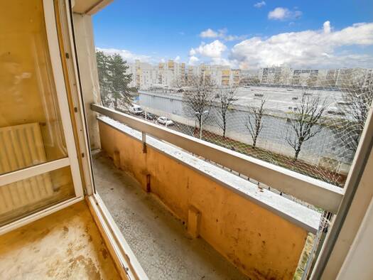 Appartement à vendre 62 500 € 3 pièces 2 chambres 65 m² Étage 3/8 Nobel Sud Le Petit-Quevilly 76140