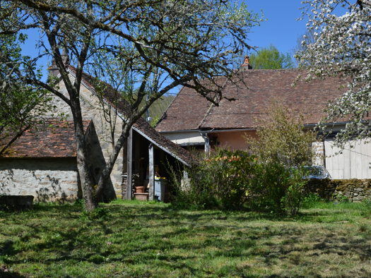 Maison à vendre 126 900 € 4 pièces 3 chambres 145 m² 1 722 m² de terrain Saint-Sernin-du-Bois 71200