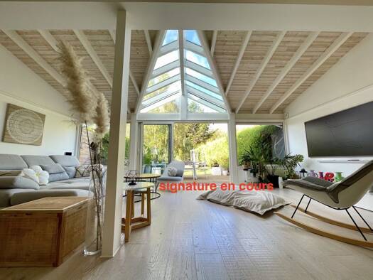 Maison à vendre - Première occupation 690 000 € 5 pièces 4 chambres 166 m² 327 m² de terrain Voisins-le-Bretonneux 78960