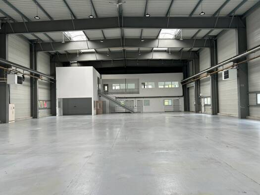 Local d'activités à louer 10 000 € 1 116 m² d'espace de stockage Hôtel de Ville Saint-Nazaire 44600