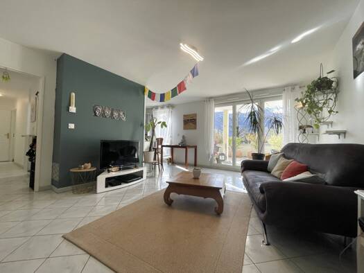 Appartement à vendre 240 000 € 3 pièces 64 m² RDC Saint-Égrève 38120