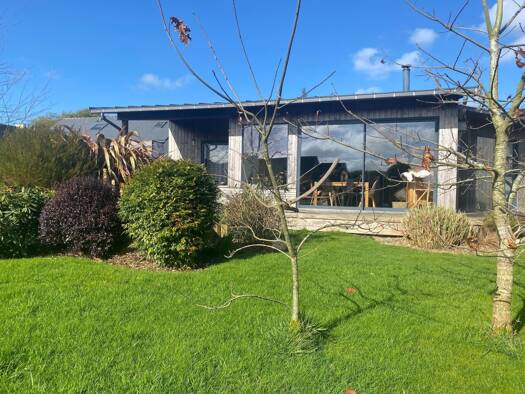 Maison de plain-pied à vendre 344 000 € 6 pièces 3 chambres 129 m² 1 208 m² de terrain Lampaul-Guimiliau 29400