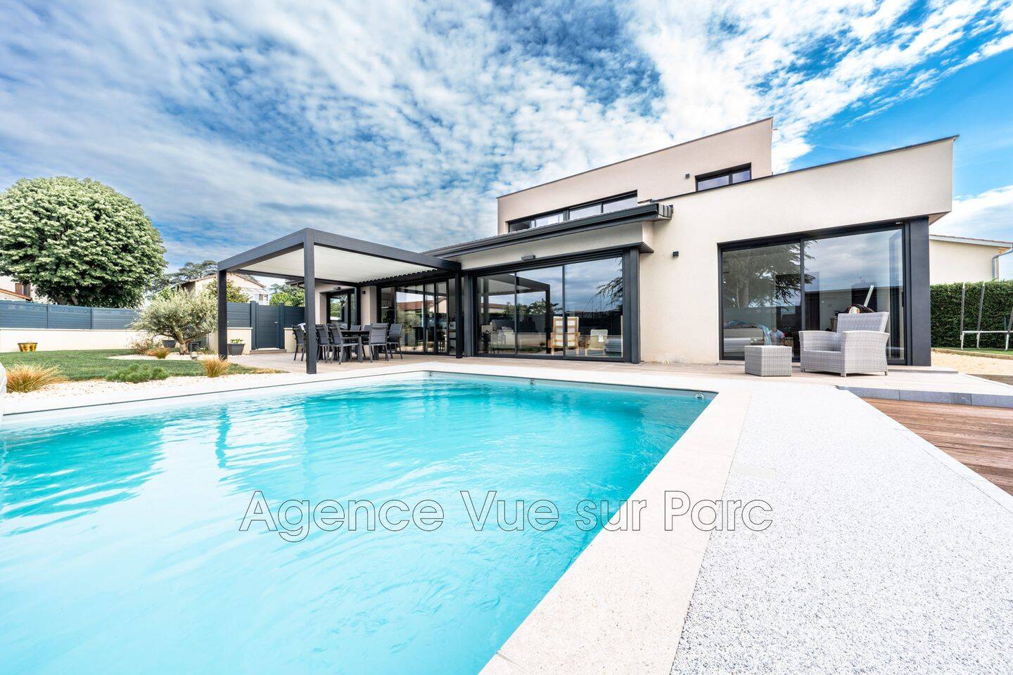 Maison 6 pièces 197 m² · à Brindas · 197 m² · 895 000 €