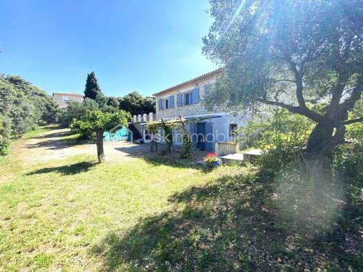 Maison à vendre 595 000 € 9 pièces 7 chambres 225 m² 2 313 m² de terrain Zone Nord Saint-Gilles 30800