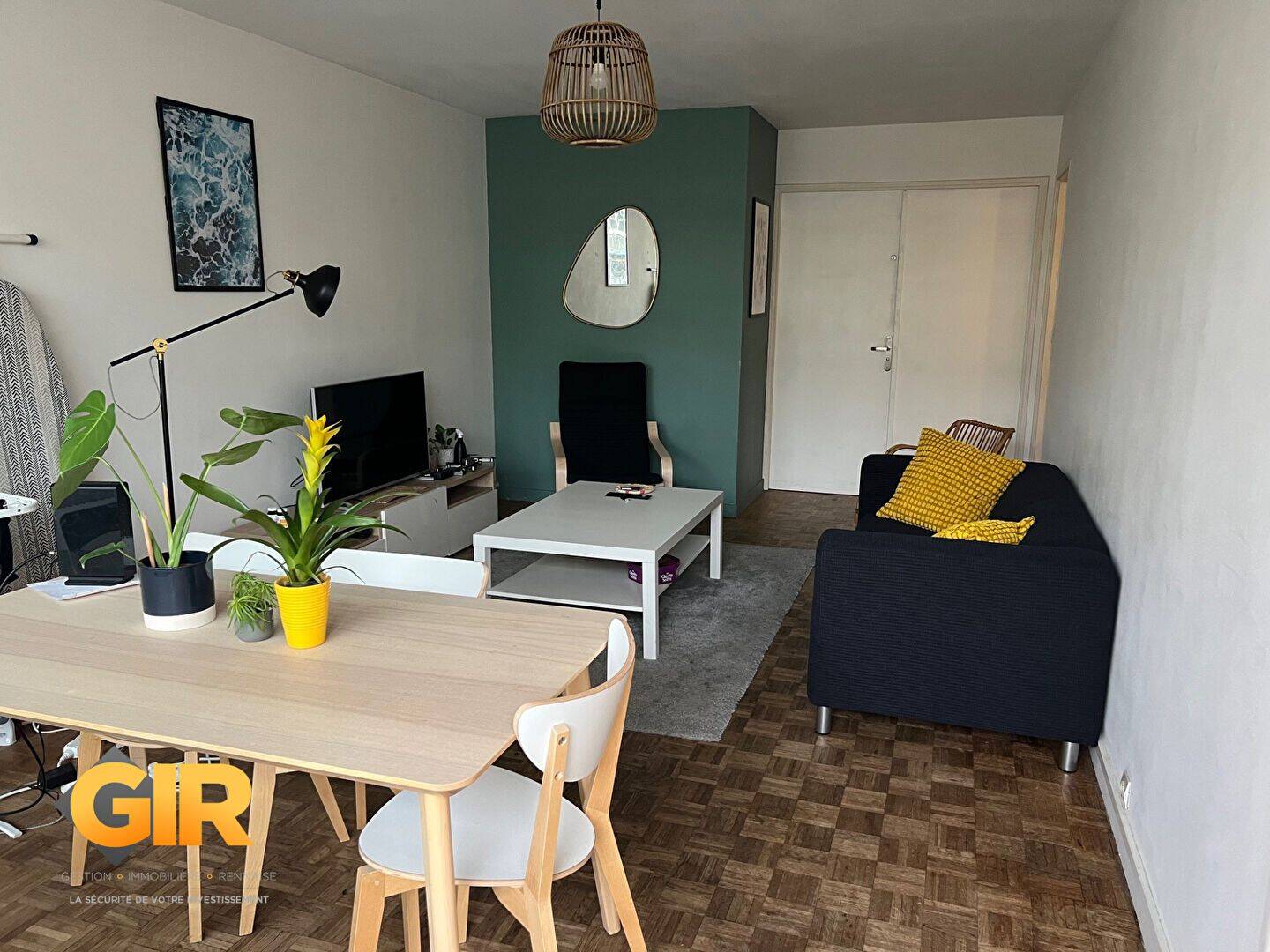 1 pièce 77 m² · à Rennes · 76,5 m² · 380 €/mois