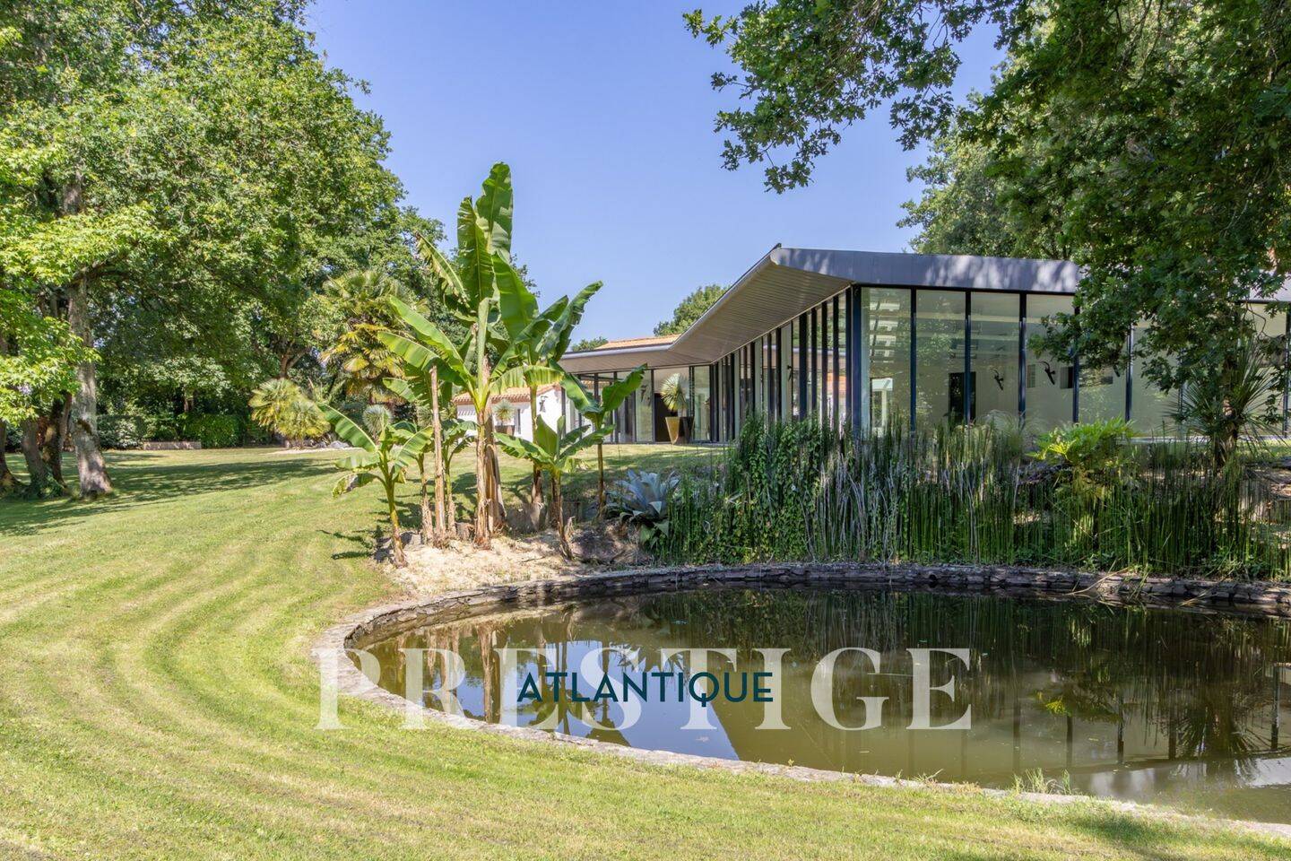 Maison 10 pièces 342 m² · à Saint-Aignan-Grandlieu · 342 m² · 997 500 €
