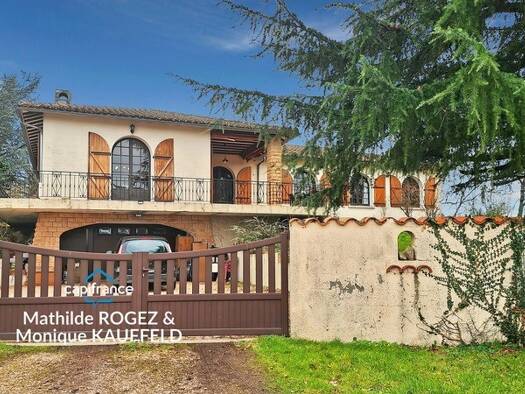 Maison à vendre 198 000 € 7 pièces 4 chambres 274 m² 2 630 m² de terrain Courpière 63120