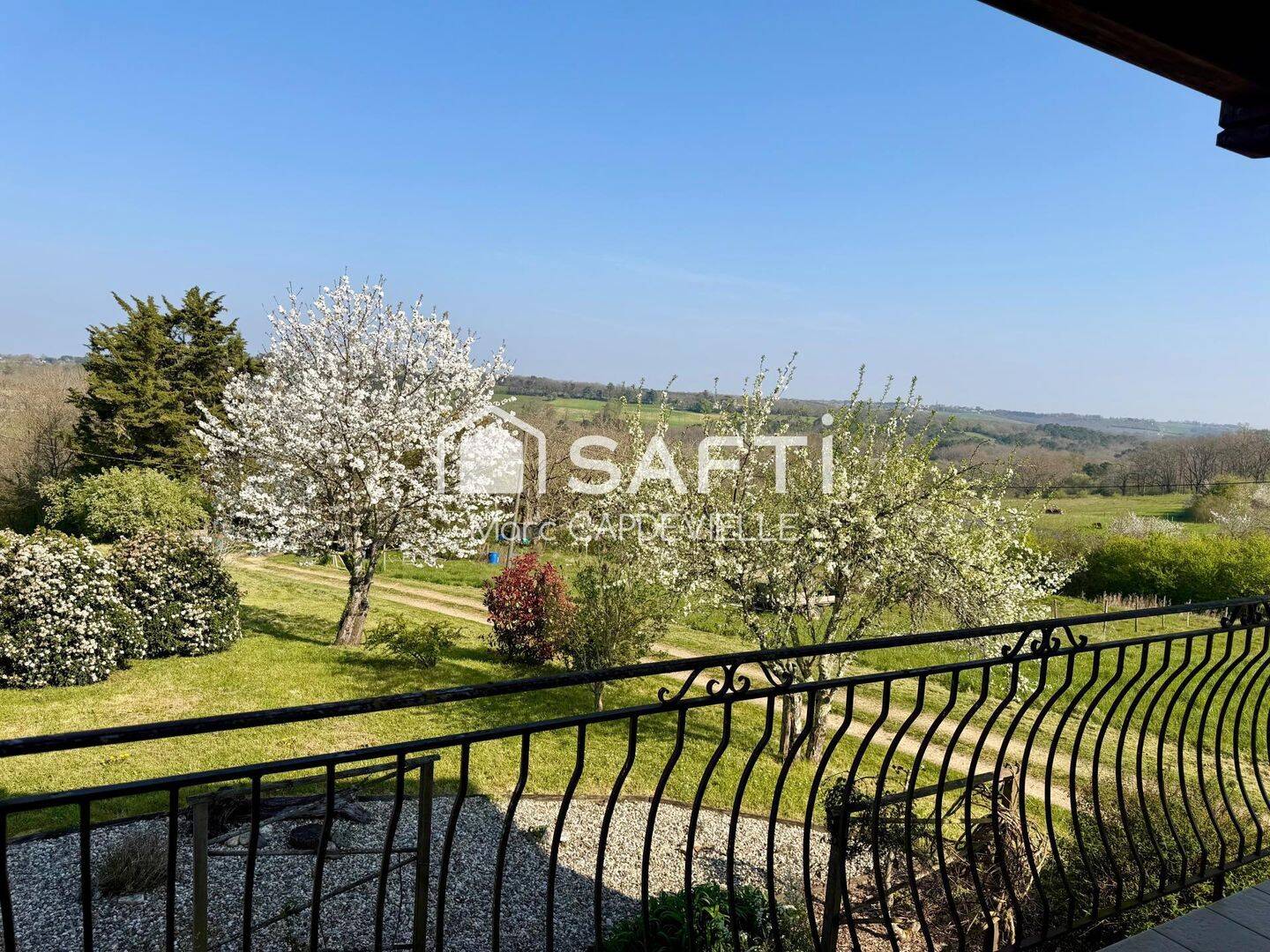 Maison 4 pièces 193 m² · à Romestaing · 193 m² · 196 000 €