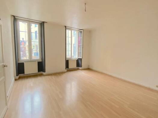 Appartement à louer 665 € 3 pièces 2 chambres 74,4 m² 1er étage Centre Crest 26400