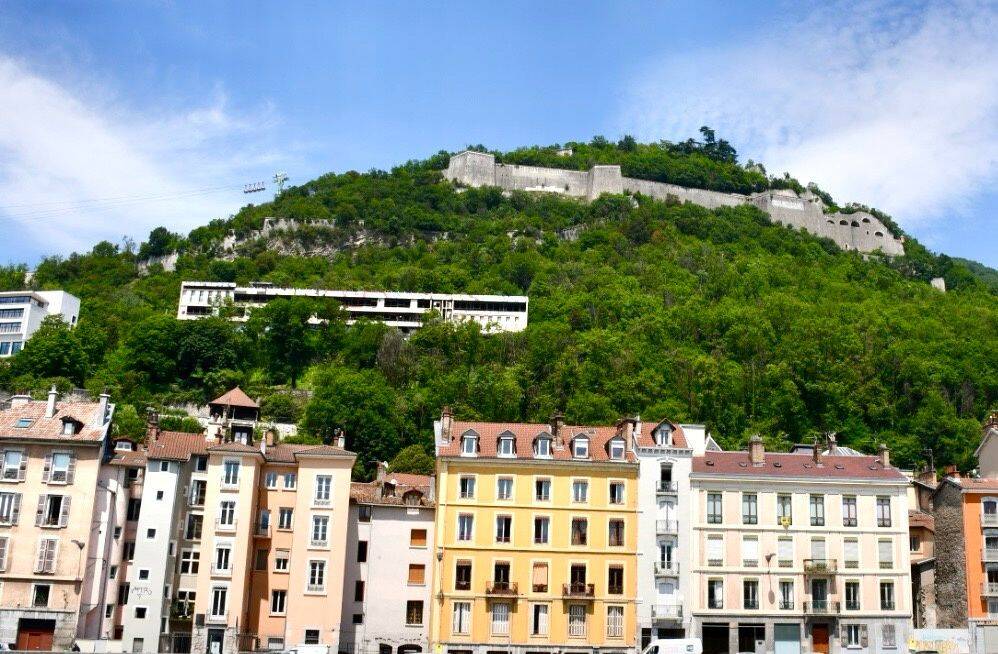 Appartement 2 pièces 46 m² · à Grenoble · 46 m² · 100 000 €