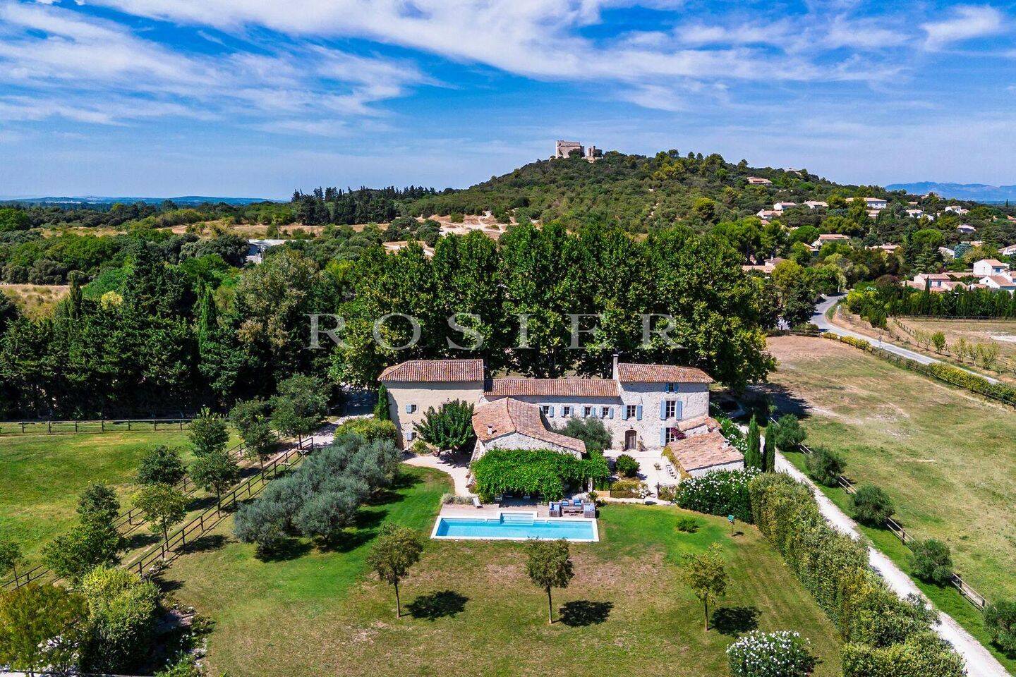 Maison 8 pièces 300 m² · à Le Thor · 300 m² · 2 490 000 €