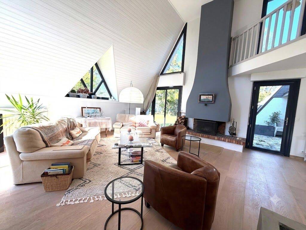 Maison 9 pièces 256 m² · à Treillières · 256 m² · 595 000 €