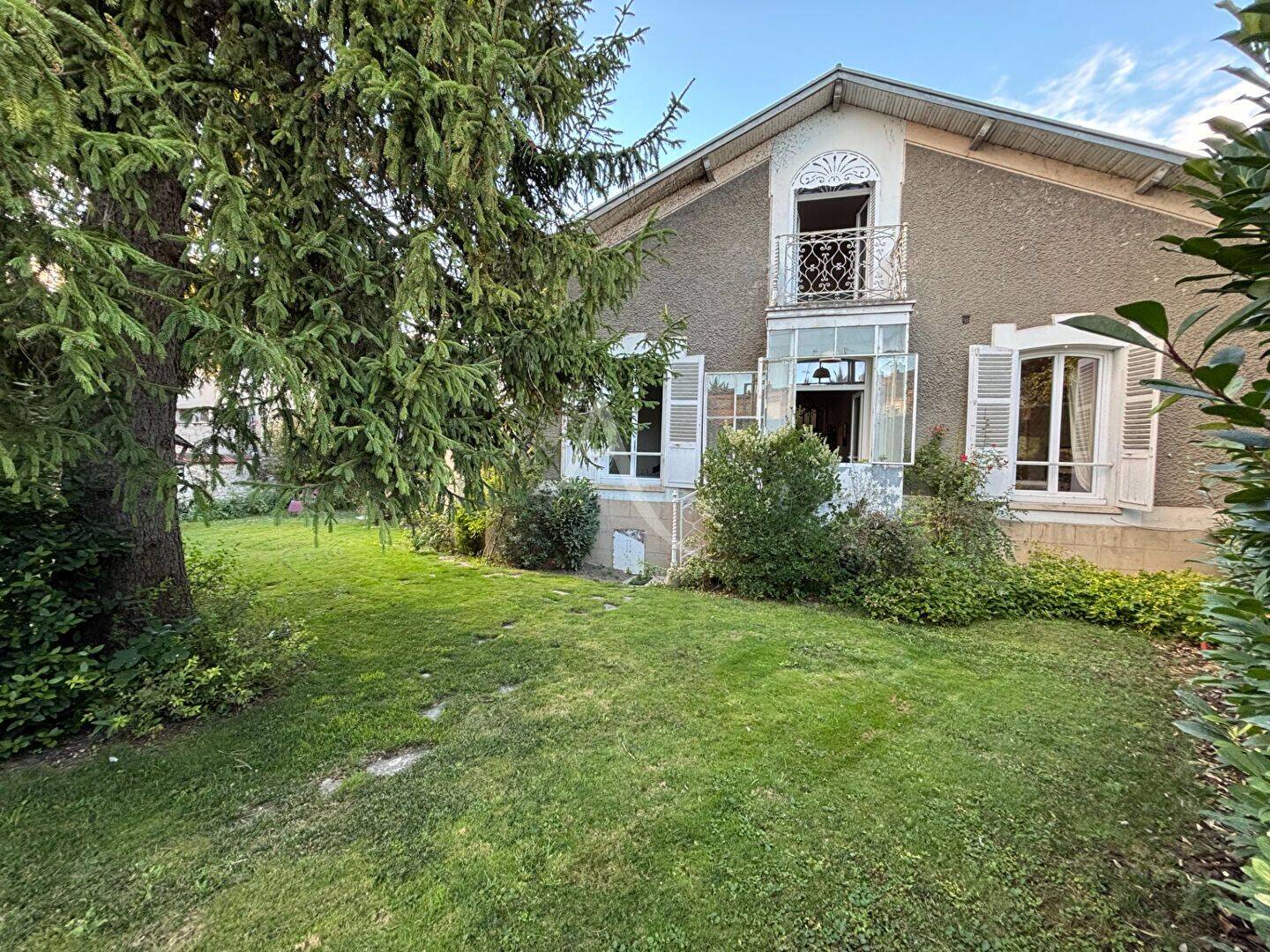 Maison 6 pièces 181 m² · à Montereau-Fault-Yonne · 180,7 m² · 379 000 €