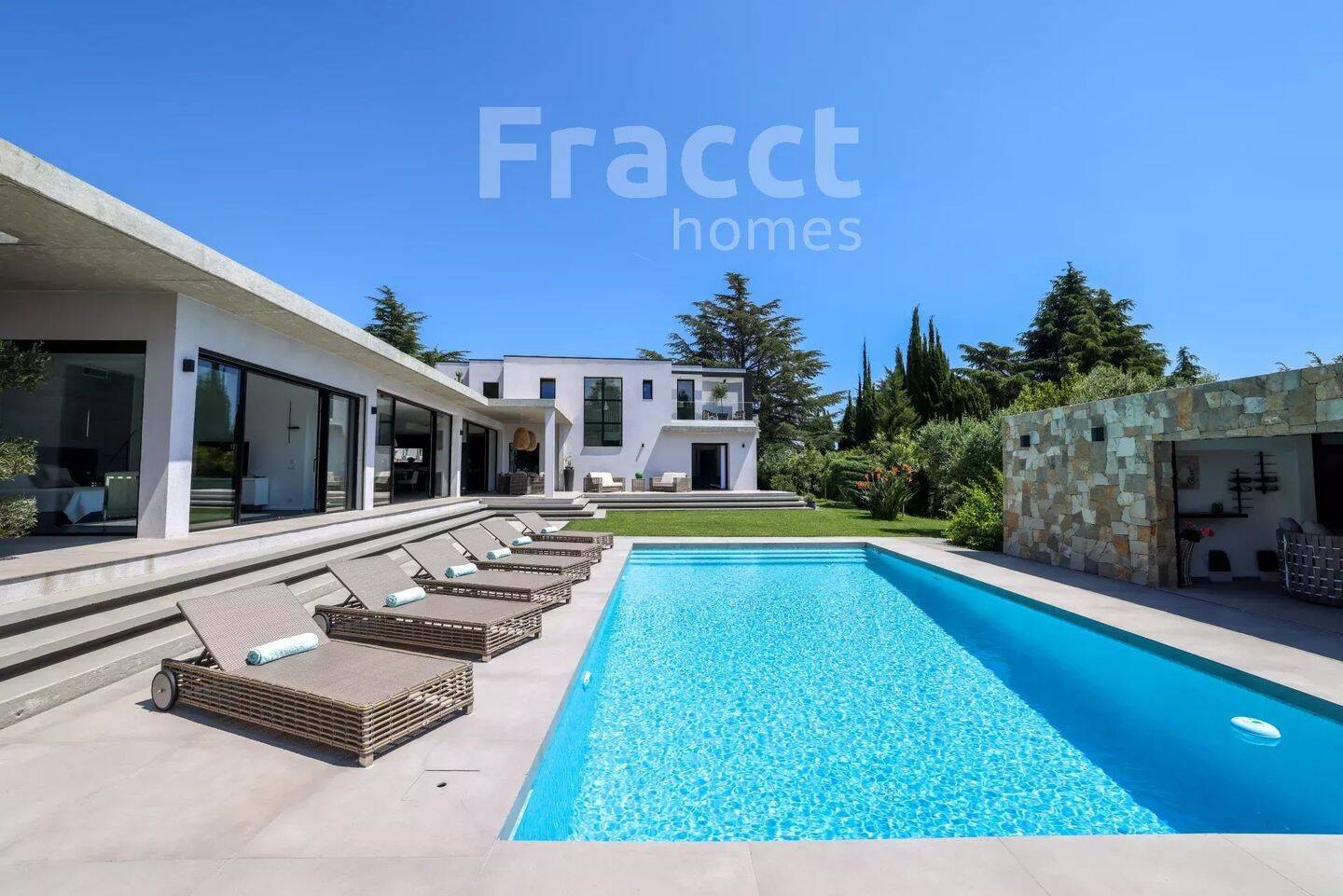 Maison 7 pièces 450 m² · à Biot · 450 m² · 4 980 000 €