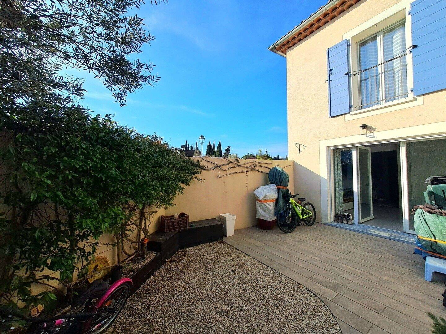 Maison 4 pièces 90 m² · à La Tour-d'Aigues · 90 m² · 330 000 €