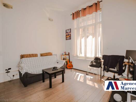 Studio à vendre 165 000 € 1 pièce 24,5 m² RDC/4 Marceau - République Courbevoie 92400