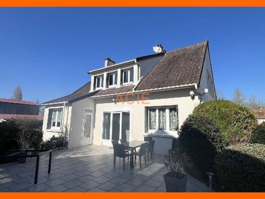 Maison à vendre 676 000 € 8 pièces 6 chambres 173 m² 674 m² de terrain Roissy-en-France 95700