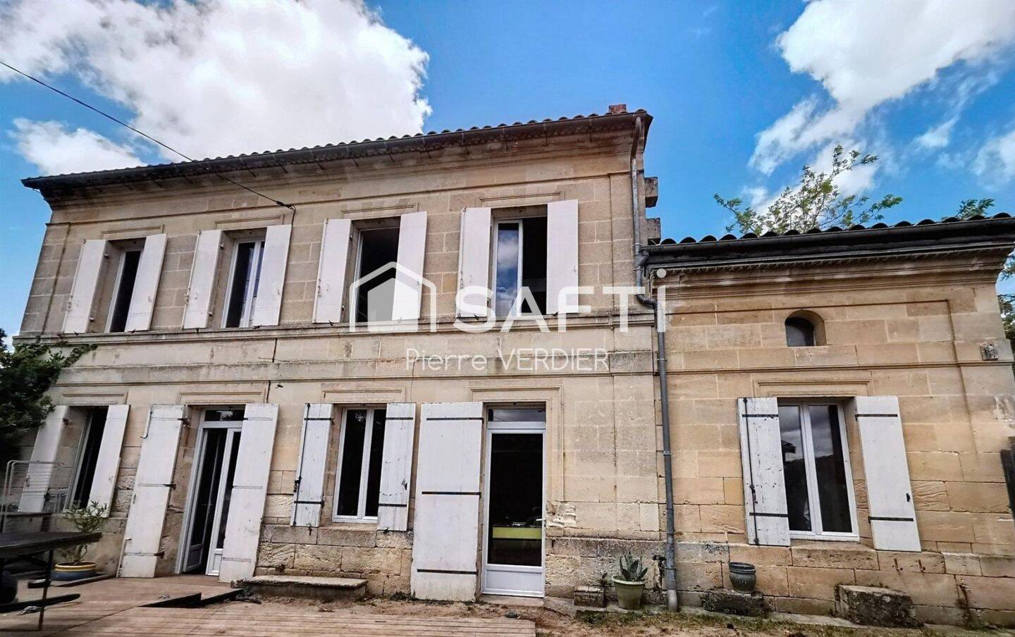Maison 8 pièces 156 m² · à Prignac-Et-Marcamps · 156 m² · 267 000 €