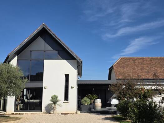 Maison à vendre 878 000 € 6 pièces 4 chambres 227 m² 1 735 m² de terrain Saint-Jean-Lespinasse 46400