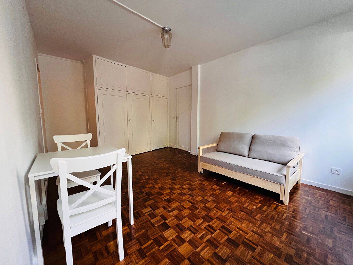 Appartement 1 pièce 36 m² · à Paris 16ème Arrondissement · 35,6 m² · 1 350 €/mois