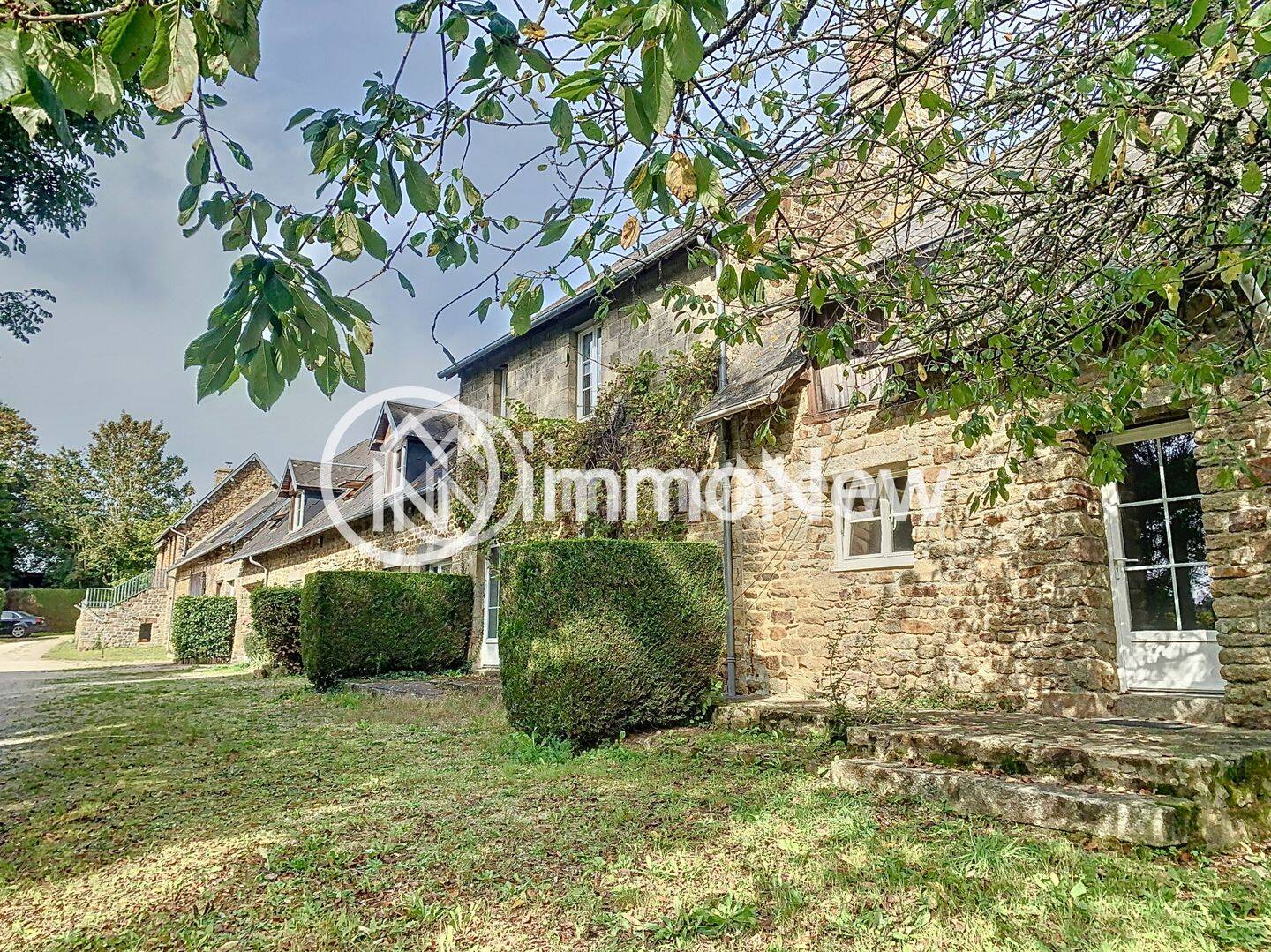 Maison 16 pièces 330 m² · à Le Val-Saint-Père · 330 m² · 397 700 €