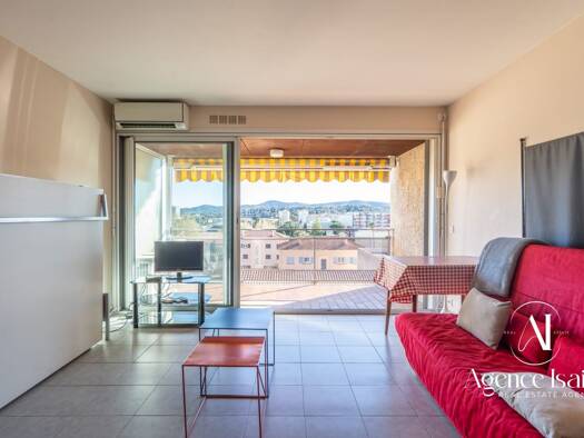 Appartement à vendre 185 000 € 1 pièce 29 m² Étage 5/6 Le Lavandou 83980