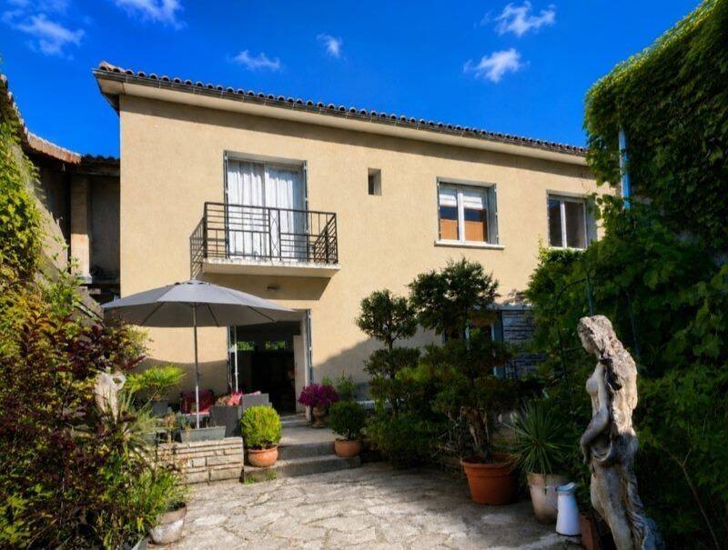 Maison 6 pièces 184 m² · à Gurat · 184 m² · 148 400 €