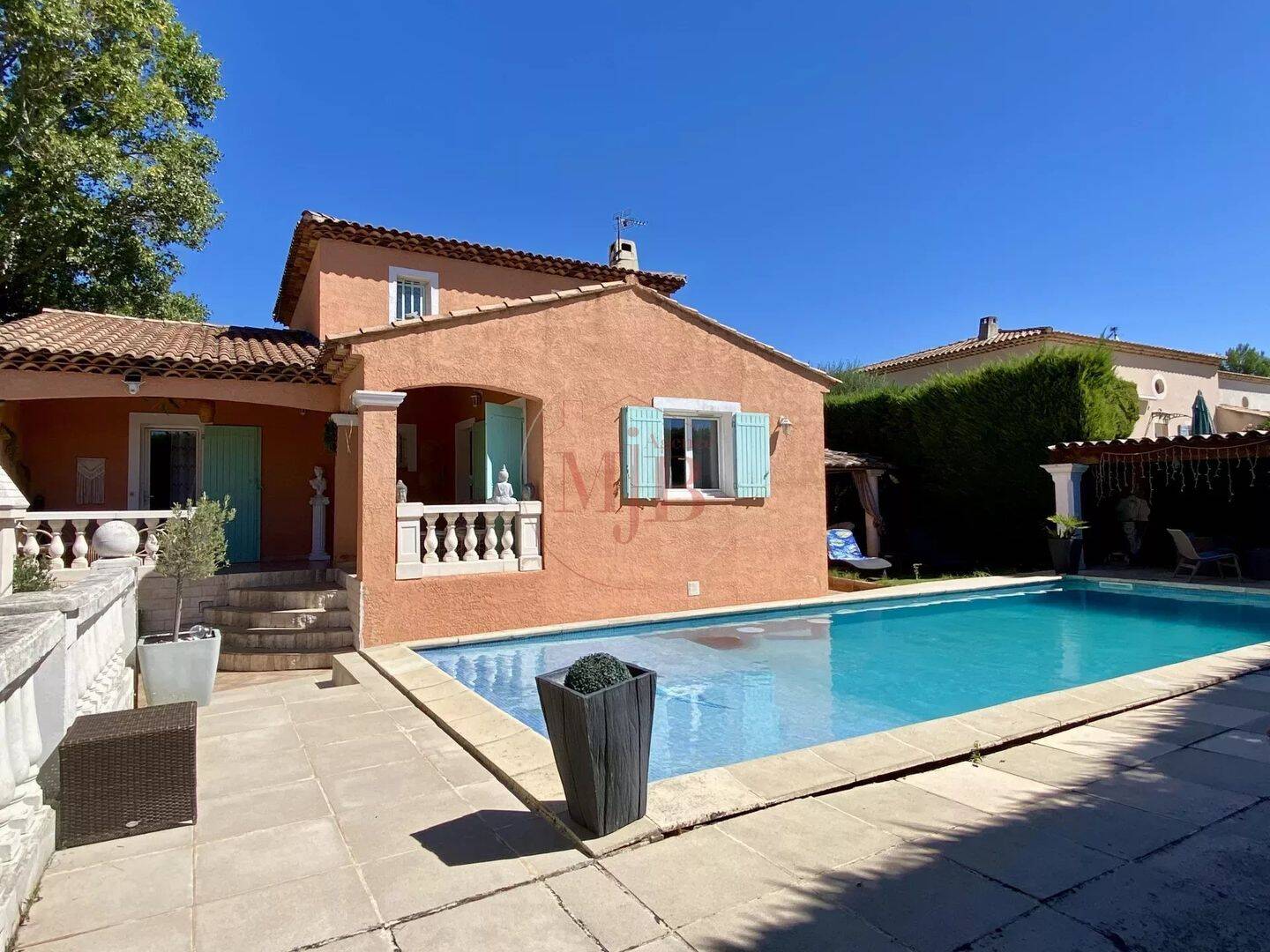 Maison 5 pièces 129 m² · à Châteauneuf-le-Rouge · 128,8 m² · 569 000 €