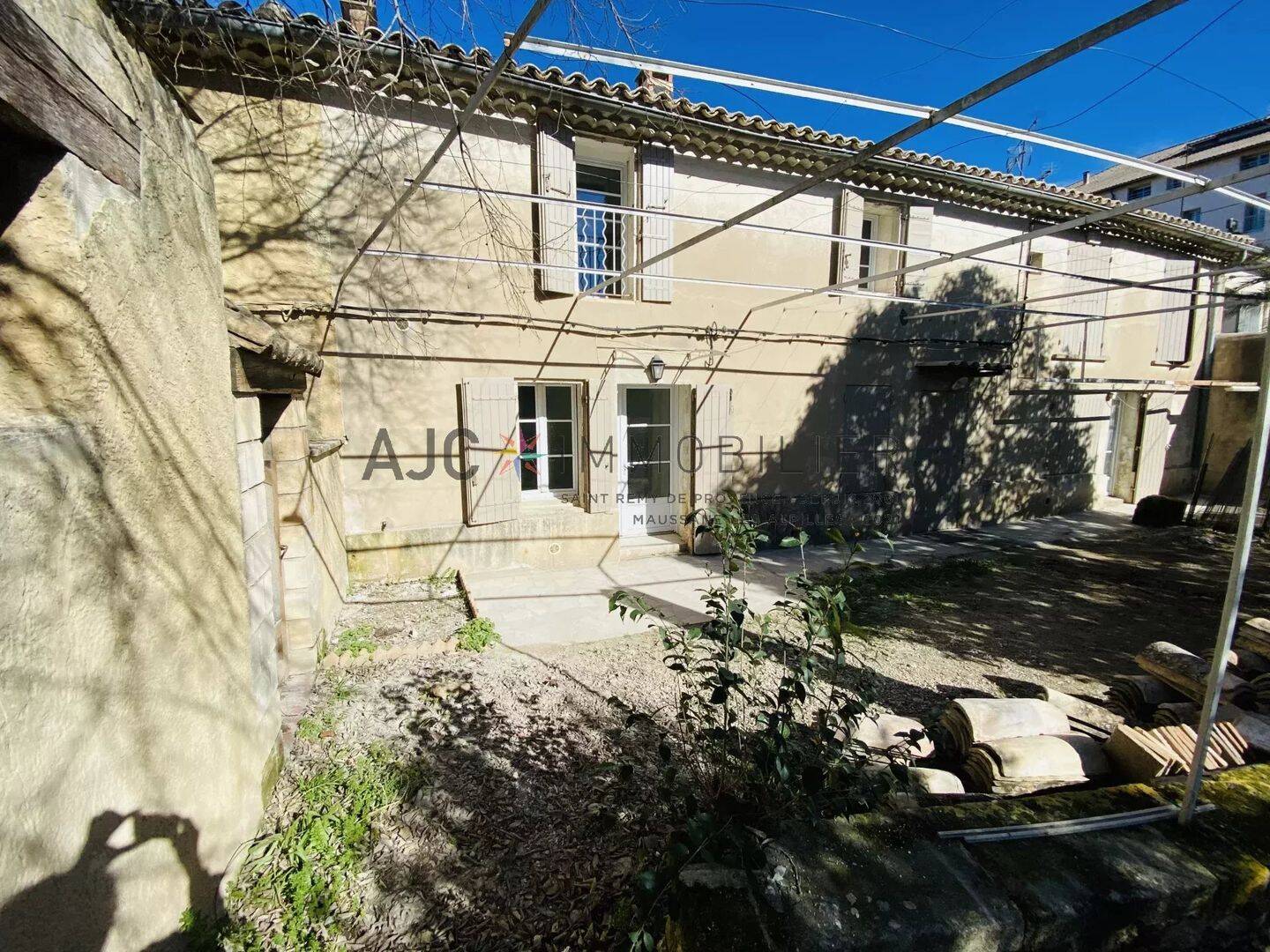 Maison 4 pièces 80 m² · à Saint-Rémy-de-Provence · 80 m² · 880 €/mois