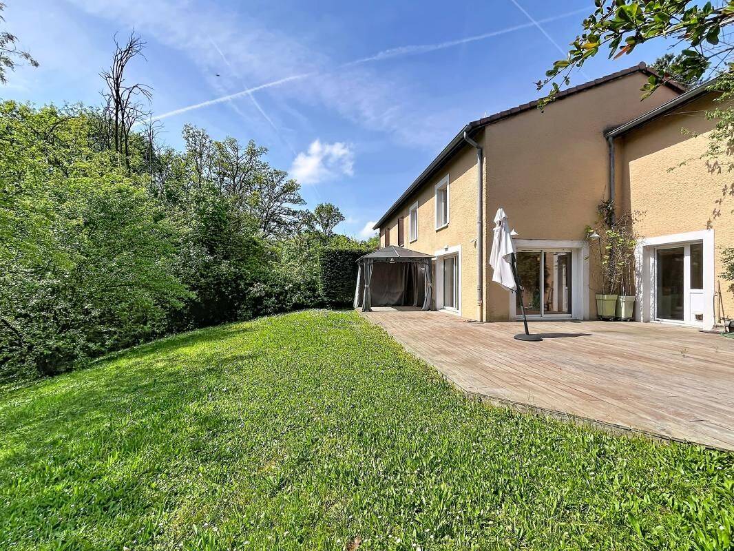 Maison 4 pièces 118 m² · à Dardilly · 118 m² · 2 200 €