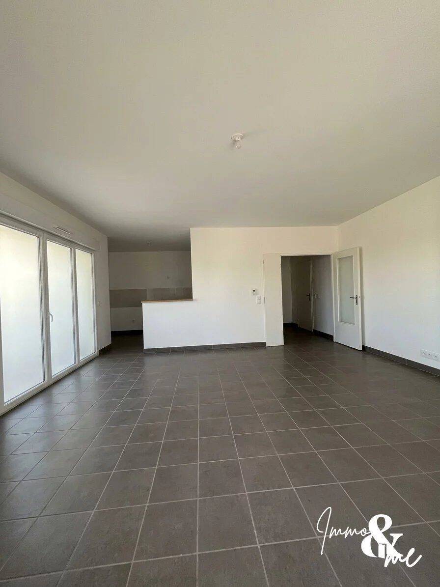 Appartement 3 pièces 78 m² · à Corbeil-Essonnes · 77,6 m² · 1 038 €/mois