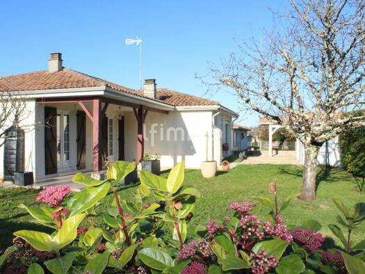 Maison de plain-pied à vendre 234 000 € 7 pièces 3 chambres 118 m² 710 m² de terrain Puymoyen 16400